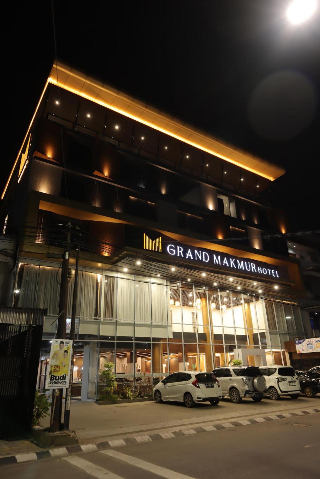 Grand Makmur Hotel Jambi Exterior photo